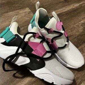 Nike women size 6.5 
White Slip-On Sneakers with Pink and Teal Accents